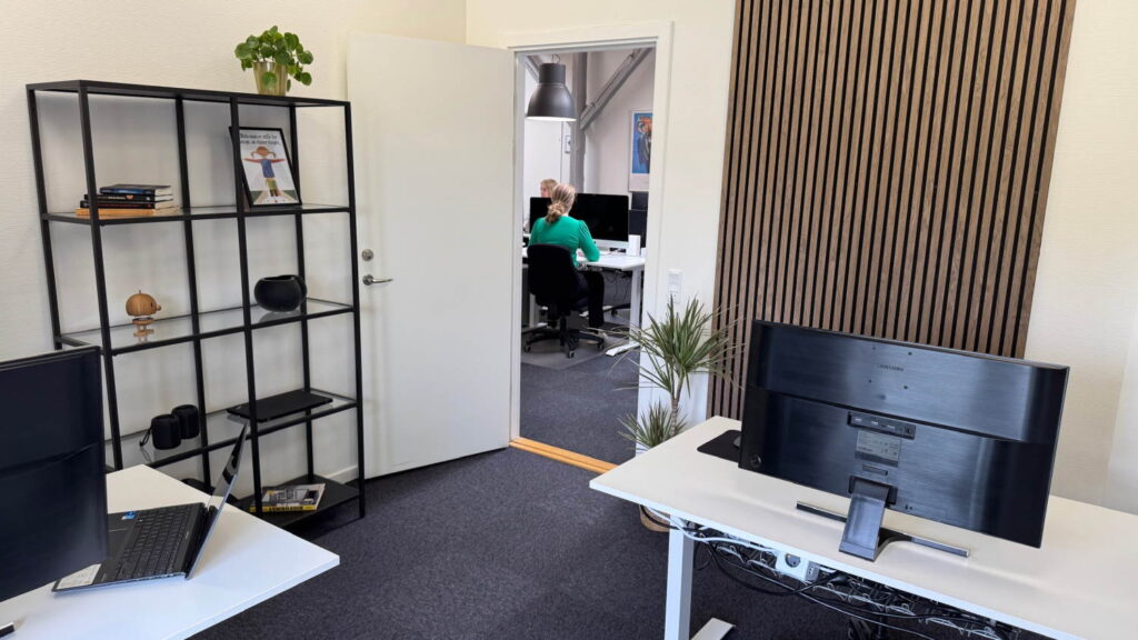 Hyggeligt kontor i vores fællesskab med plads til 2