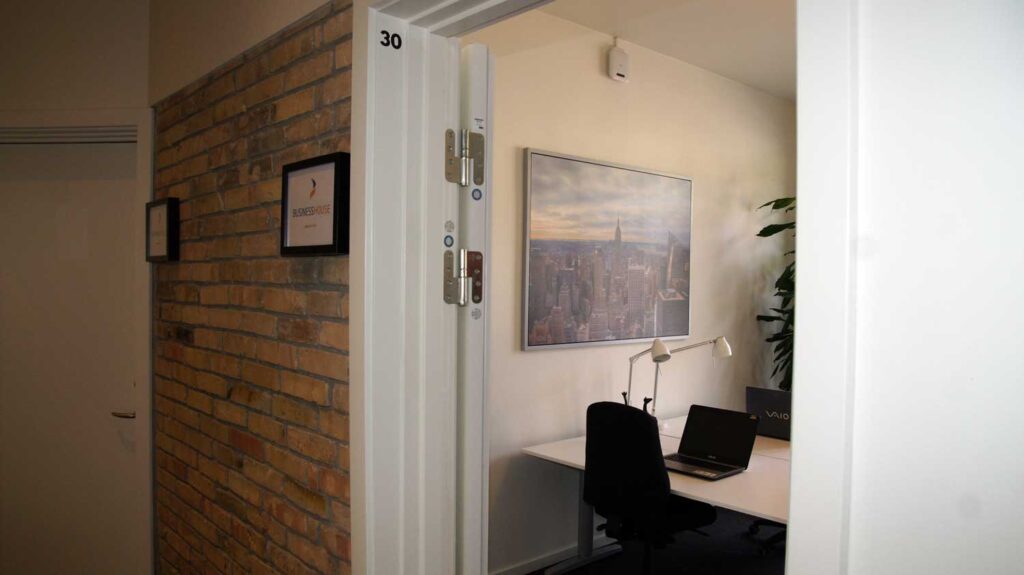 Kontoret er i stueplan