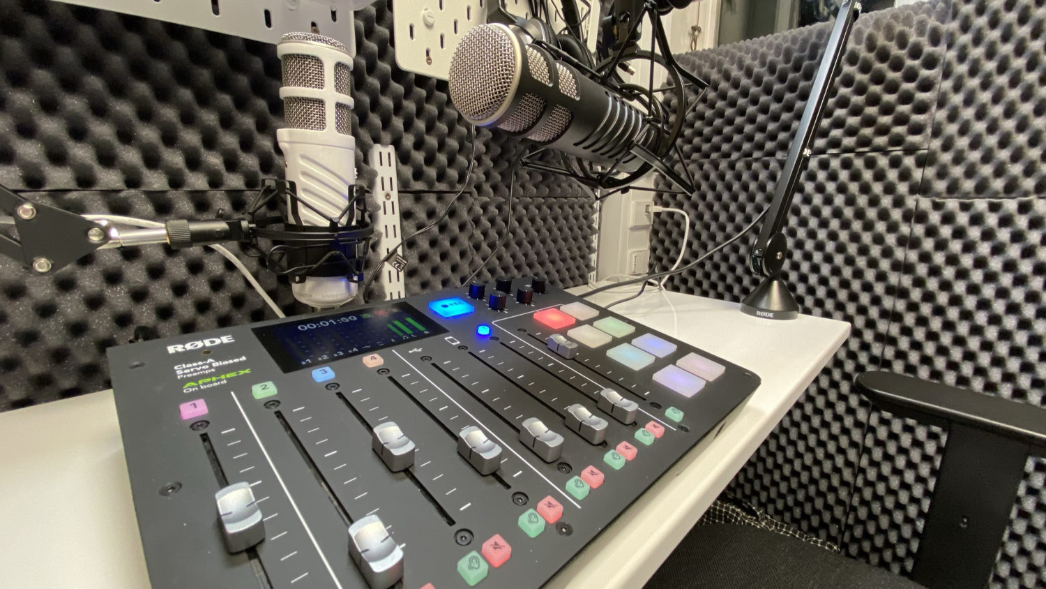 Top professionelt udstyr fra RØDE. Mikrofoner, mixer, headsets og alt du har brug for til at optage en podcast.