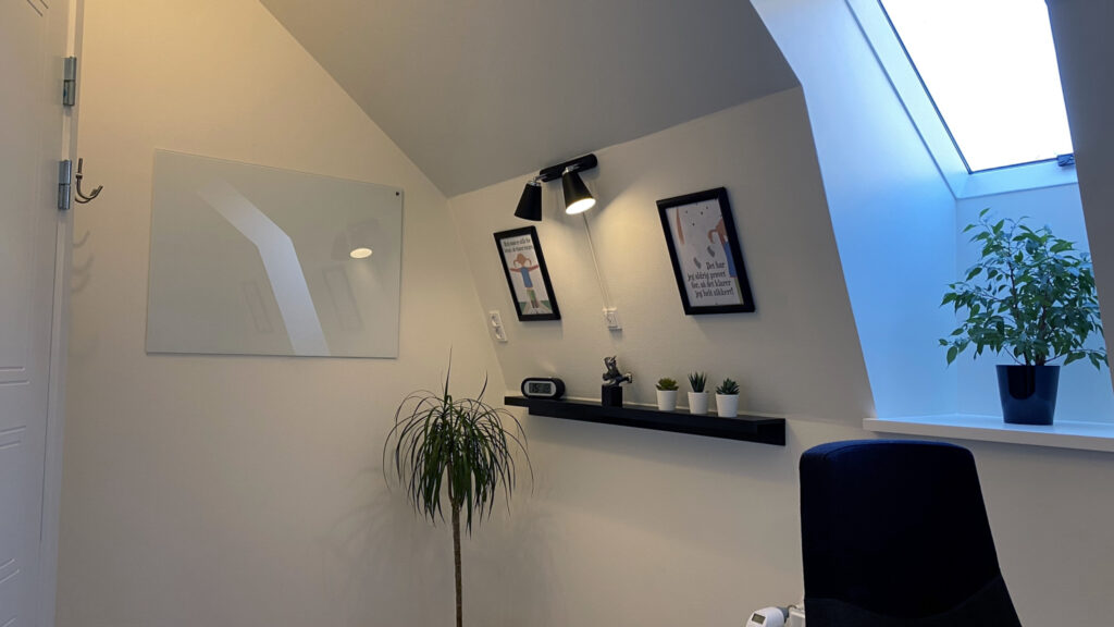 Perfekt lille kontor til en forfatter, skribent eller andet skrivearbejde.