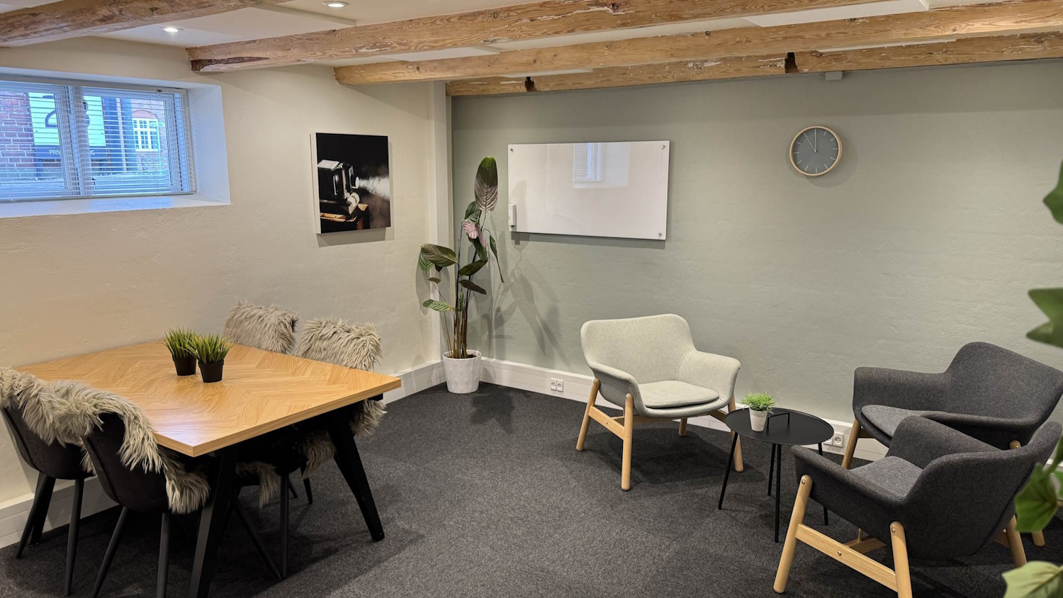 I DialogRummet er der rart at være. Stemningen i lokalet er afslappet.