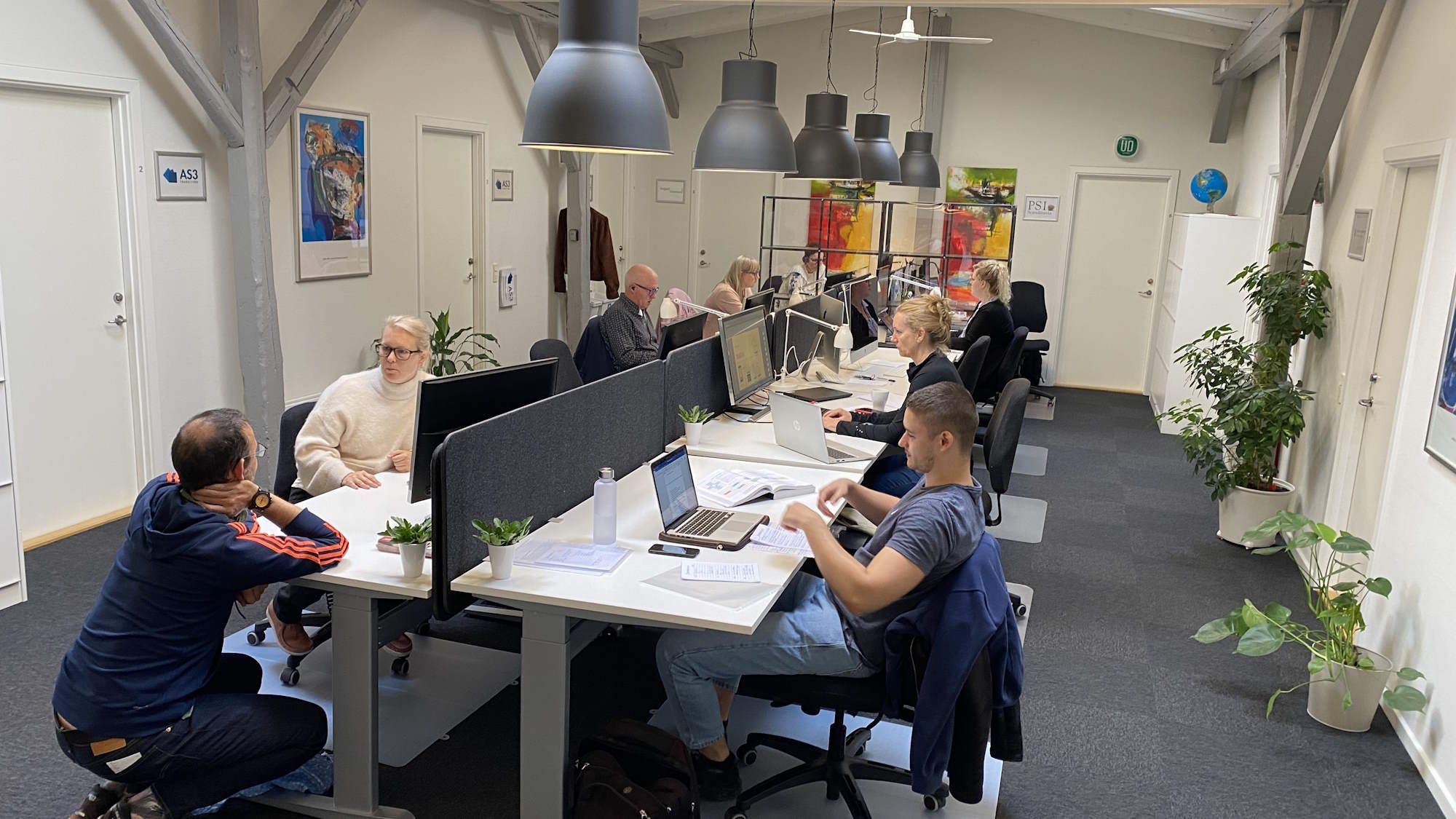 Vi hygger os til fælles frokoster...